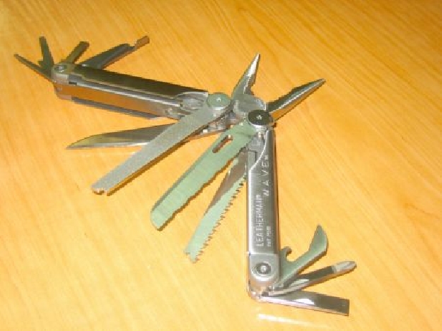 ALICATE LEATHERMAN WAWE